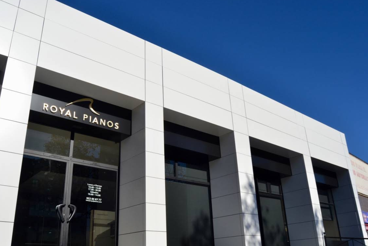 Royal Pianos